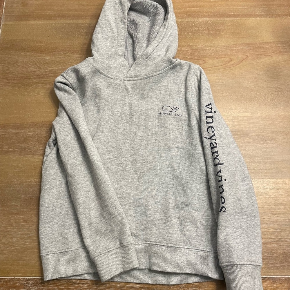 Boys size 6 vineyard vines sweatshirt